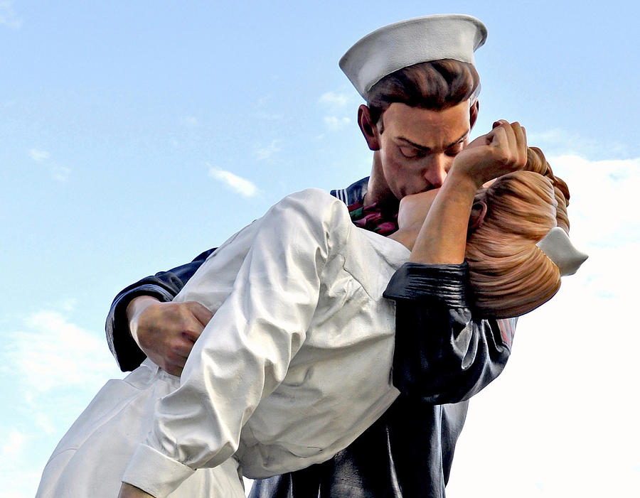 Closeup Nurse And Sailor Kissing Statue Unconditional Surrender Photograph