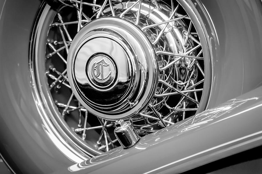 1931 Chrysler CG Imperial Dual Cowl Phaeton Spare Tire Emblem Photograph by Jill Reger