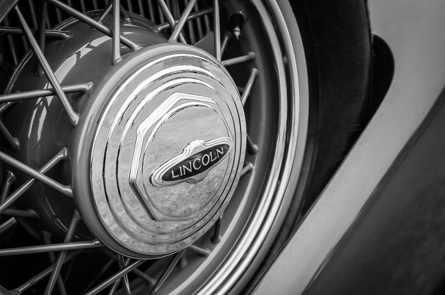1933 Lincoln KB Judkins Coupe Emblem - Spare Tire Photograph by Jill Reger