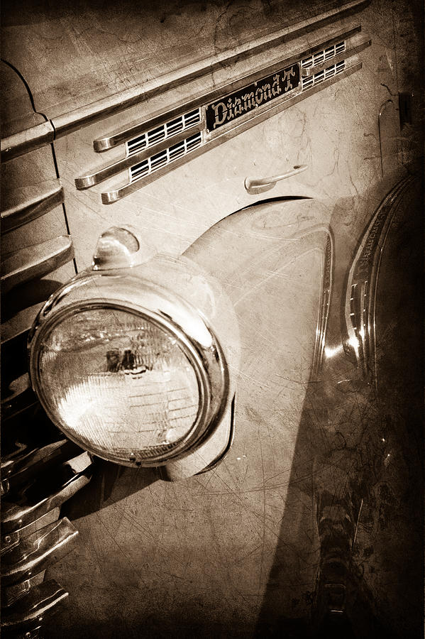 1949 Diamond T Truck Emblem Photograph by Jill Reger