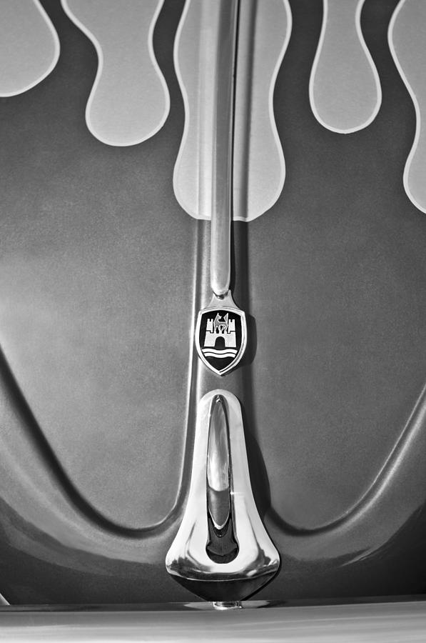 1960 Volkswagen VW Bug Hood Emblem Photograph by Jill Reger