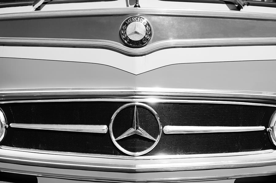 1961 Mercedes-Benz Type O321H Bus Grille Emblem Photograph by Jill Reger