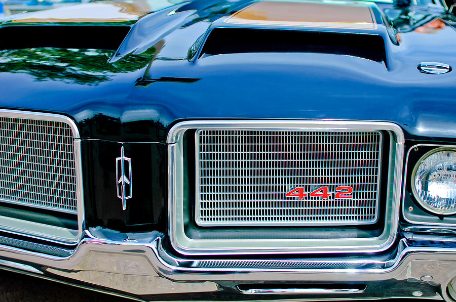 Car Photograph - 1972 Oldsmobile 442 Grille Emblem by Jill Reger