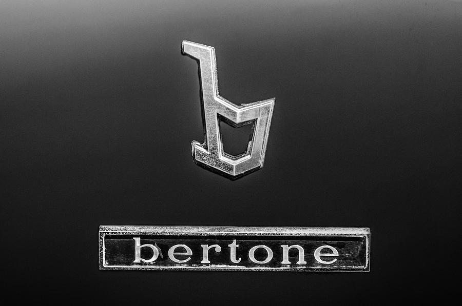 1976 Lamborghini Urraco P300 Bertone Emblem Photograph by Jill Reger