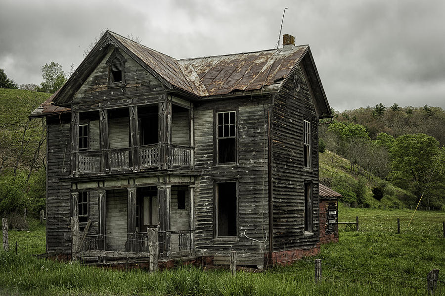 Abandoned farm house in West Virginia Photograph by Mark