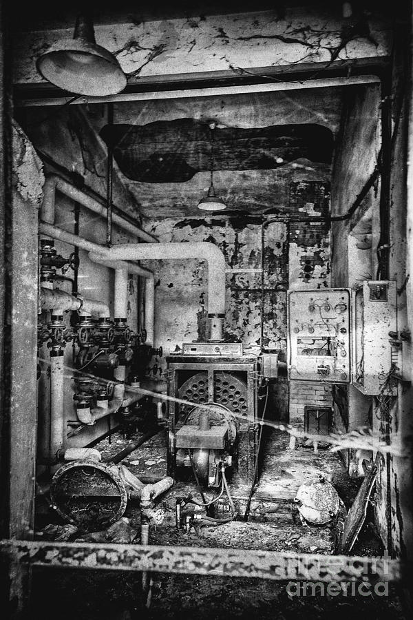 Architecture Photograph - Abandoned Sanatorium #1 by Traven Milovich