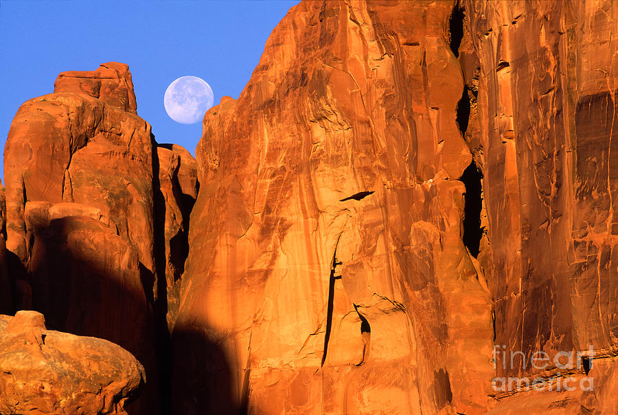 Arches National Park Photograph - Arches Moonset by Inge Johnsson