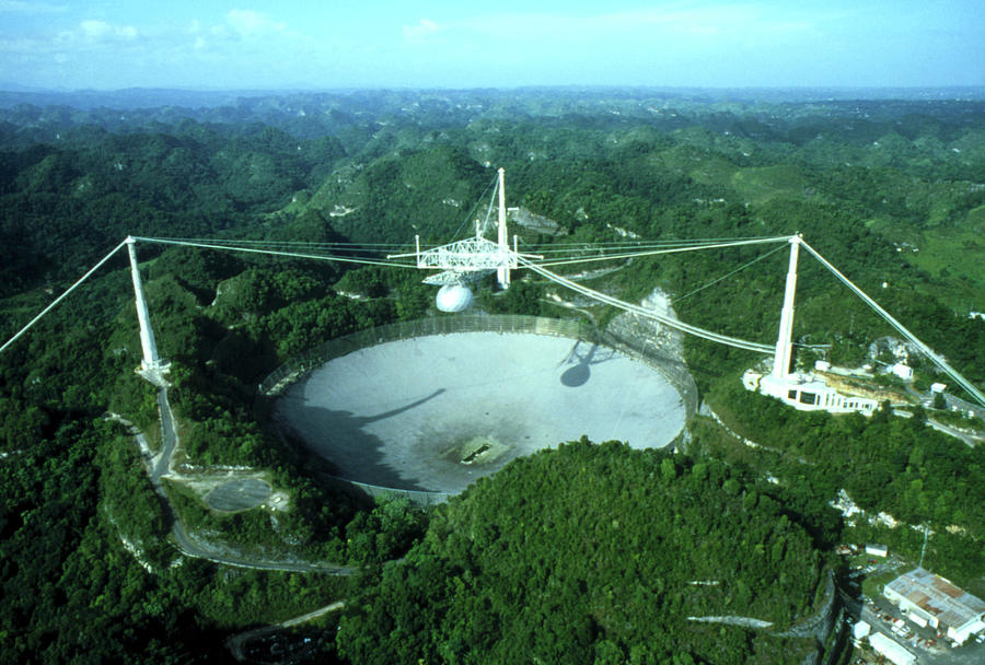 Arecibo Radio Telescope With Subreflector #1 Photograph by Dr Seth Shostak/science Photo Library