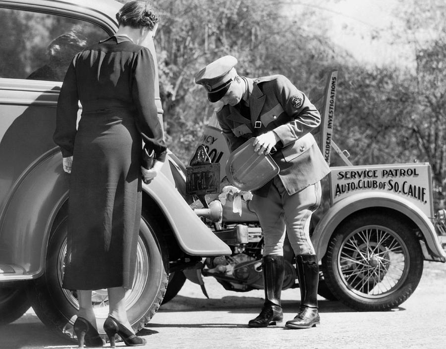 Auto Service Patrol Gives Aid #1 Photograph by Underwood Archives