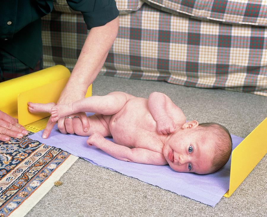 baby-length-measurement-photograph-by-simon-fraser-science-photo