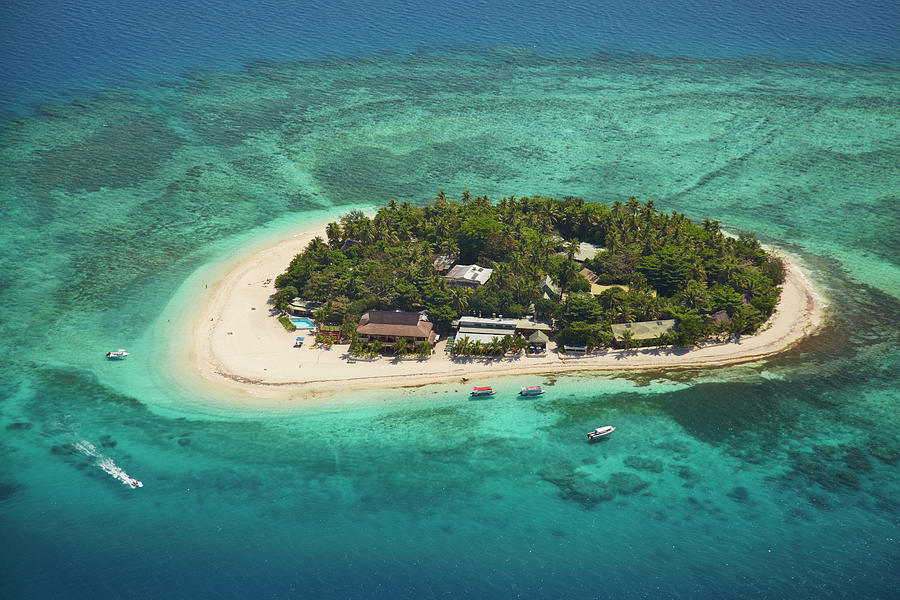 Beachcomber Island Resort, Mamanuca Photograph by David Wall - Fine Art ...