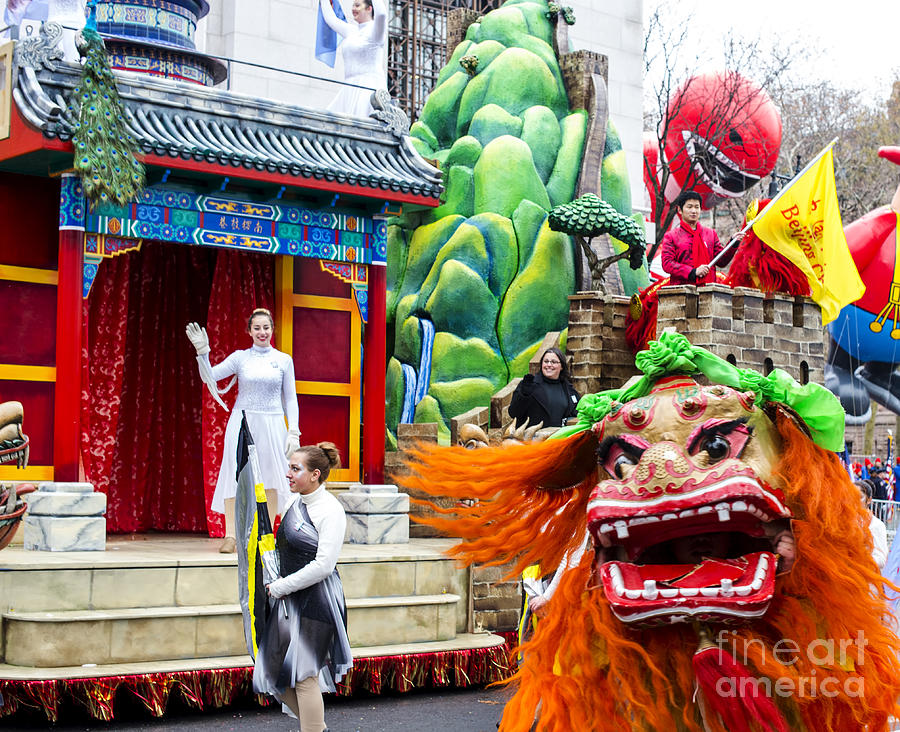 Beauty of Beijing Float by Sino-American Friendship Association at Macy ...