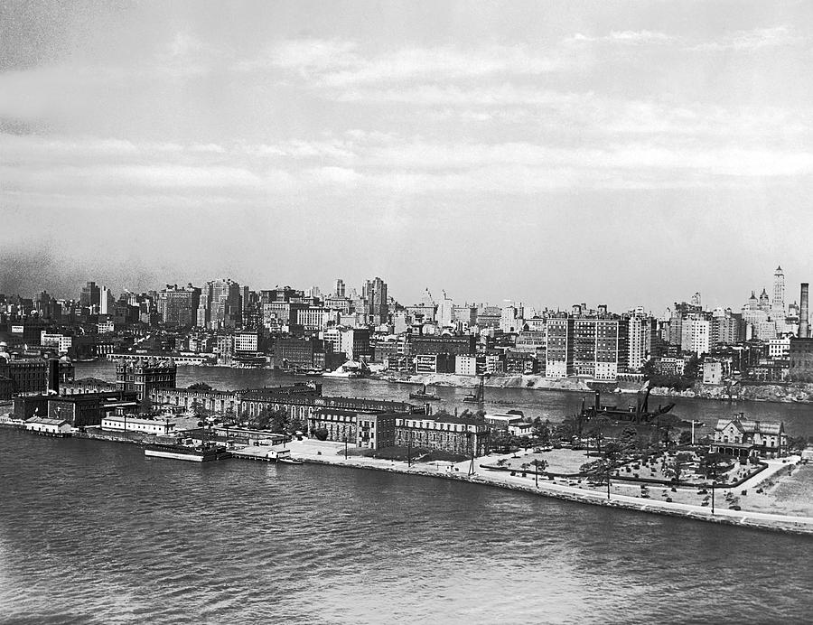 Blackwells Island In NYC #1 Photograph by Underwood Archives