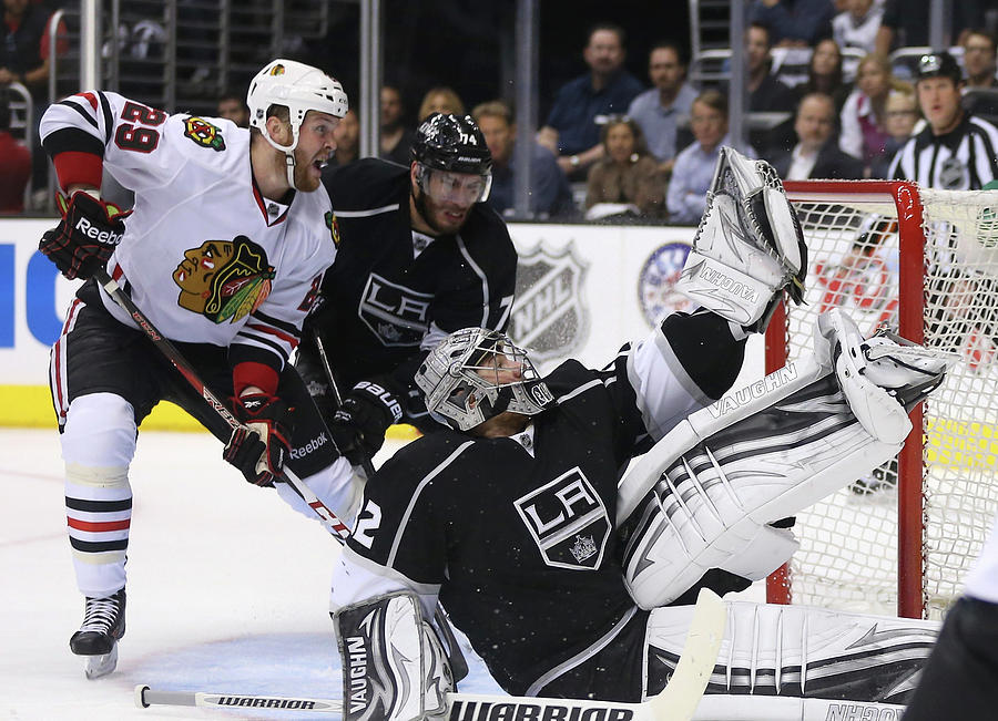 Chicago Blackhawks V Los Angeles Kings Photograph by Jeff Gross