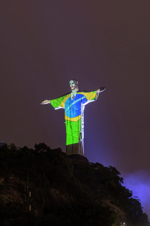 christ the redeemer at night