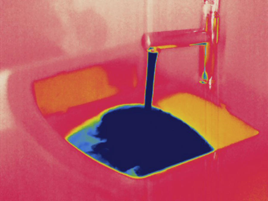 Cold Water Running, Thermogram #1 Photograph by Science Stock Photography