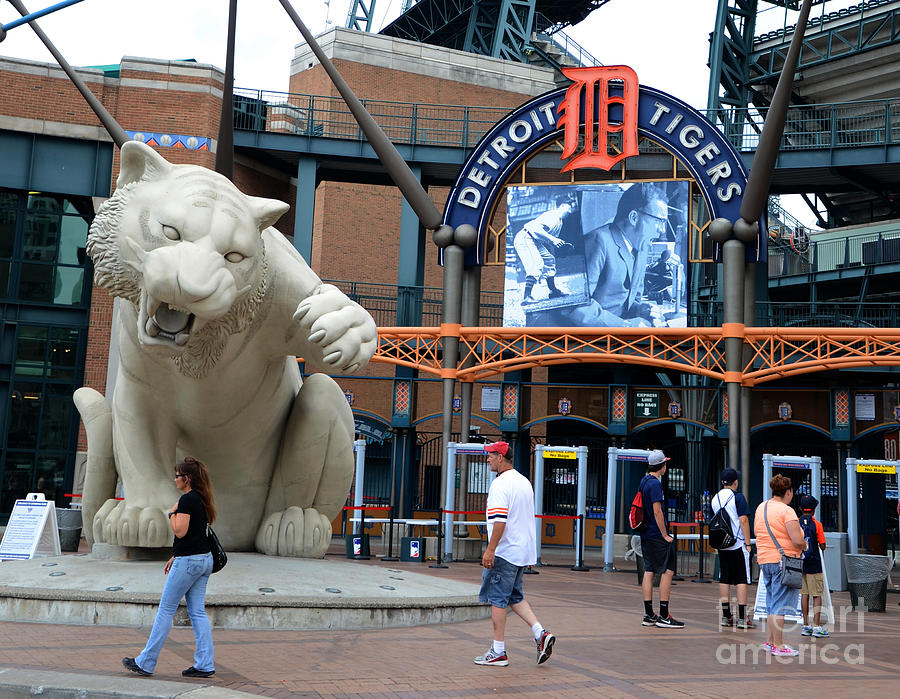 Comerica Park tigers  Lion sculpture, Baseball art, Photo art