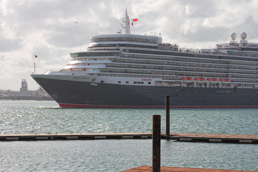 Cunards Queen Elizabeth #1 Photograph by Shirley Mitchell