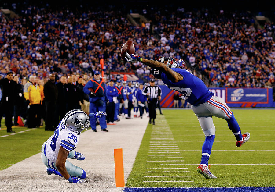 Dallas Cowboys V New York Giants Photograph by Al Bello Dallas Cowboys V New York Giants Photograph by Al Bello