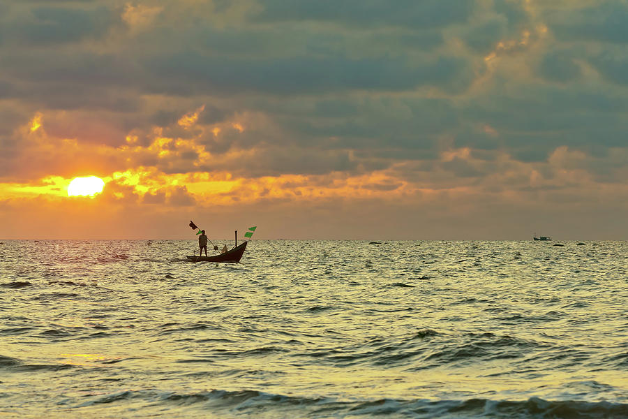 Dawn On The Sea By Long Hoang