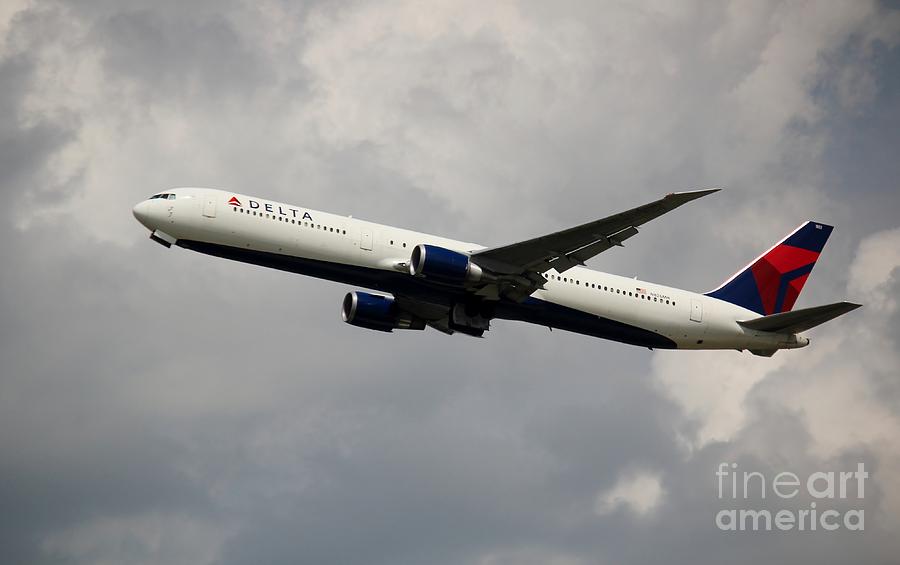 Delta Airlines B-767-400 Photograph By Rene Triay Photography