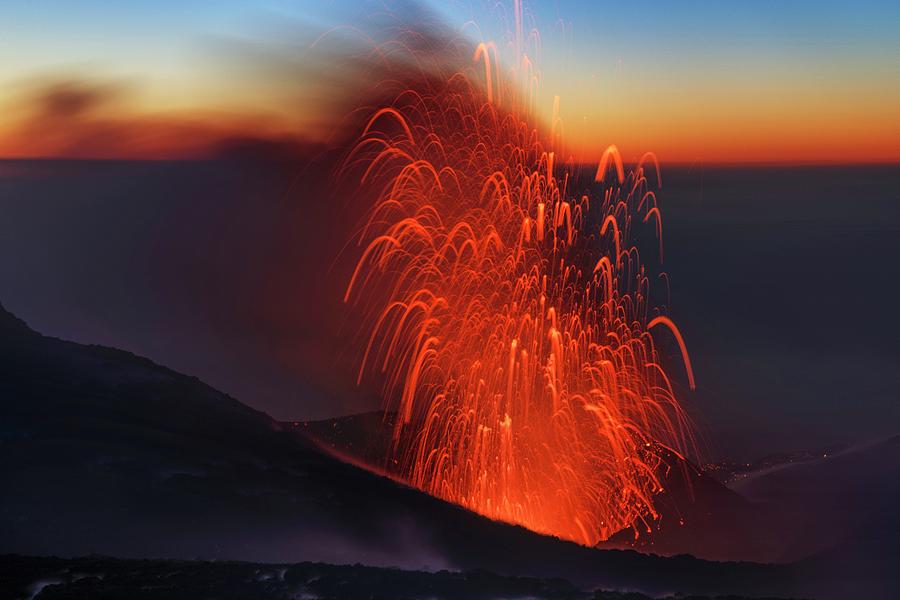 Eruption Of Mount Etna Photograph by Martin Rietze/science ...