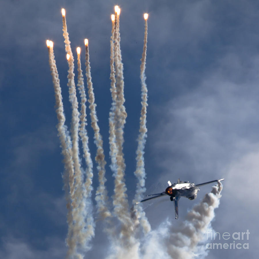 F16 Shooting Flares #1 Photograph by Ang El