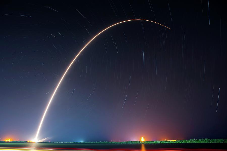 Falcon 9 Rocket Launch By Spacex #1 Photograph by Spacex/science Photo Library