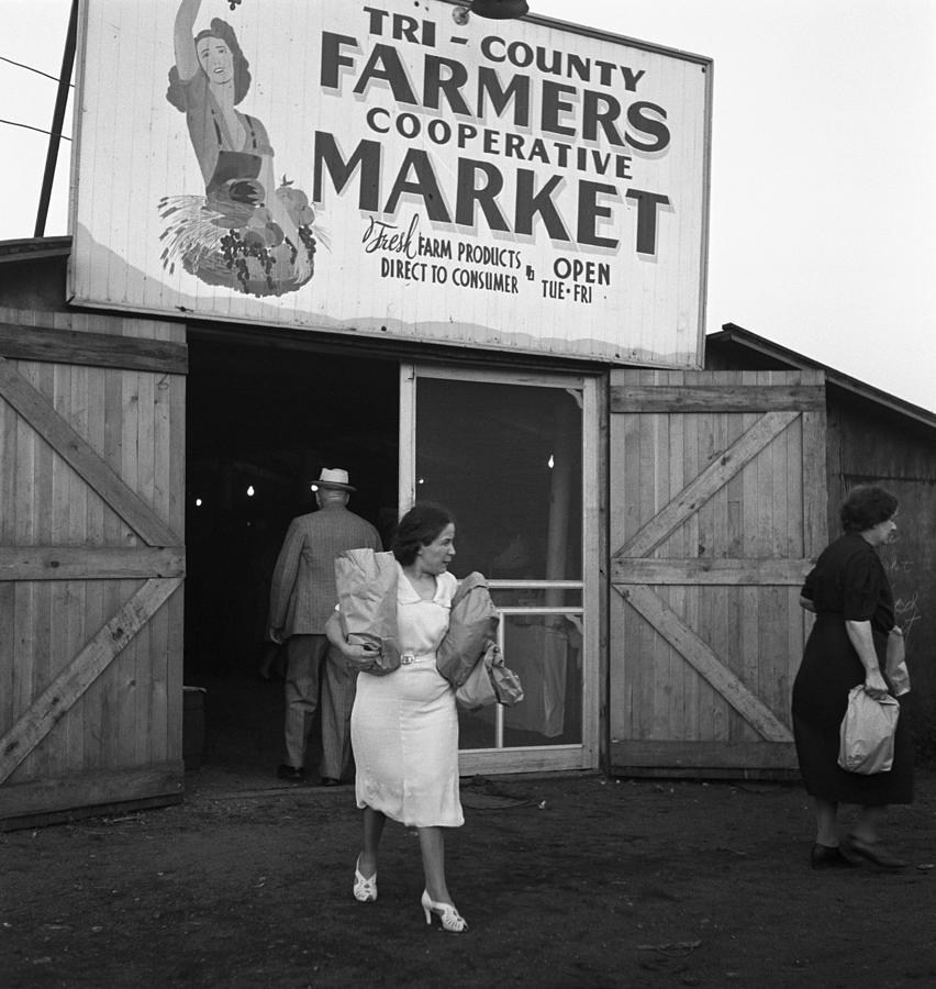 Farmers Market, 1940 #1 Photograph by Granger