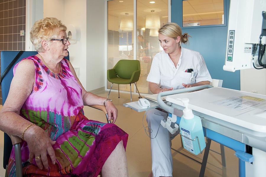 Female Patient Talking To Doctor Photograph By Arno Massee Science