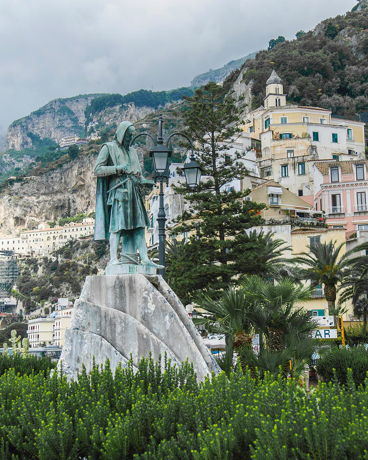 Amalfi Photograph - Flavio Gioia Statue in Amalfi Italy by Alan Toepfer