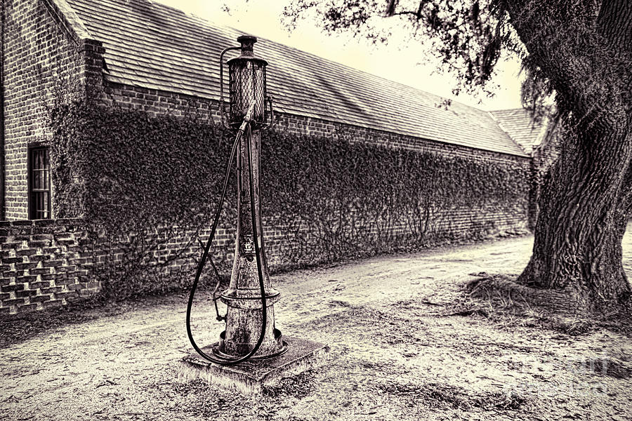 Antique Gas Pump Photograph by David Arment
