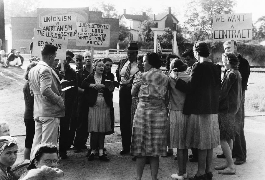 Georgia Picketers, 1941 #1 Photograph by Granger