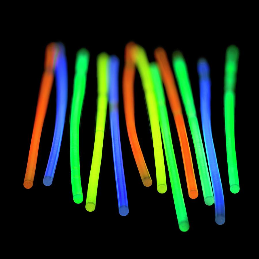 Nobody Photograph - Glow Sticks by Science Photo Library Nobody Photograph - Glow Sticks by Science Photo Library