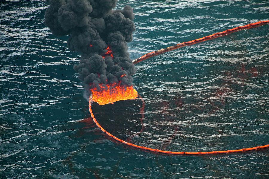 Gulf Of Mexico Oil Spill Response #1 Photograph by Jim Edds/science Photo Library