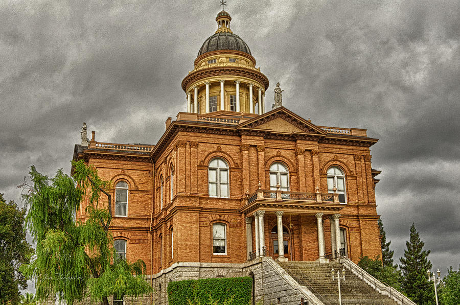 Buildings Photograph - Historic Placer County Courthouse by Jim Thompson