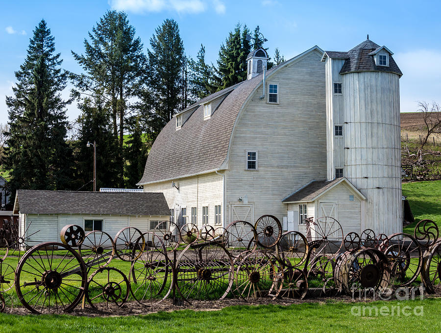 Historic Uniontown Washington Dairy Barn - 2 Photograph by Gary Whitton