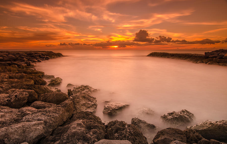 Sunset Photograph - Honolulu sunset #1 by Tin Lung Chao