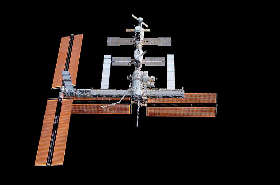 Iss With New Solar Panels Photograph By Nasa/science Photo Library ...