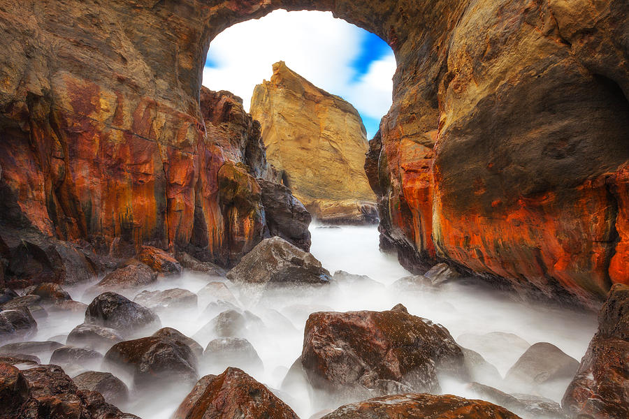 Nature Photograph - Keyhole #1 by Darren White