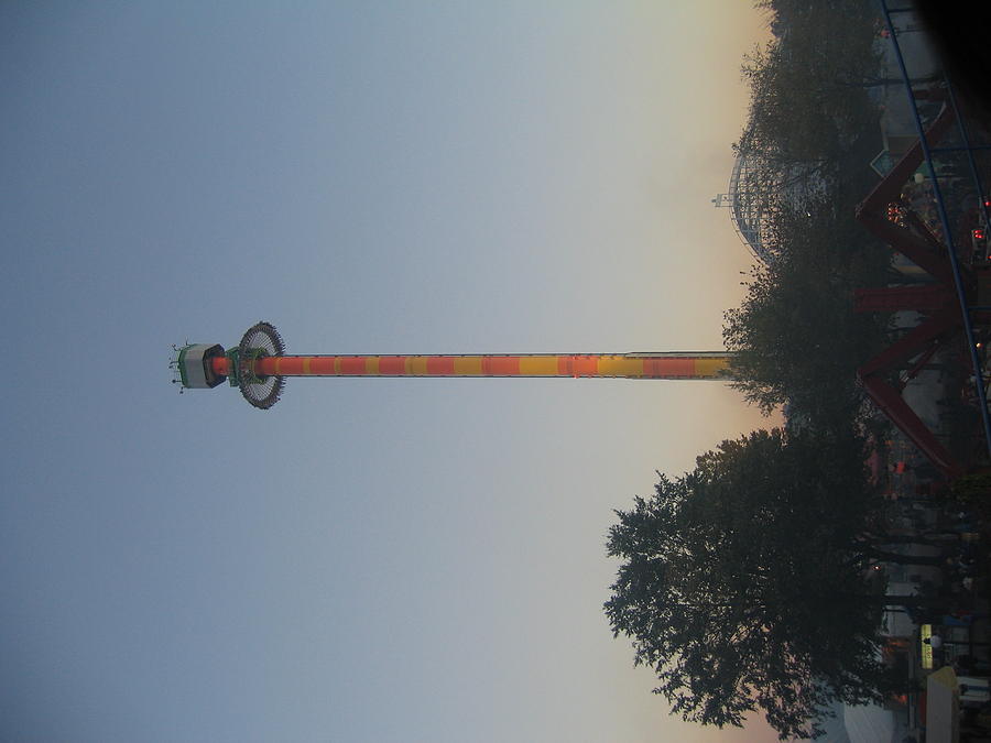 Kings Photograph - Kings Dominion - Drop Tower - 12121 #1 by DC Photographer