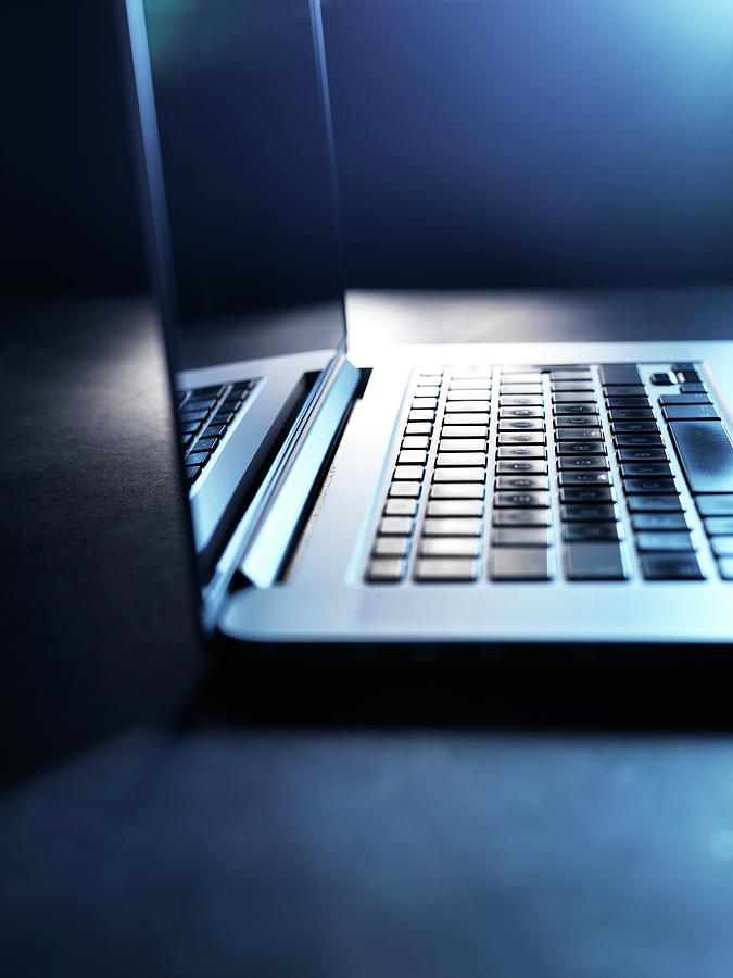 Laptop Computer Use Photograph by Tek Image/science Photo Library