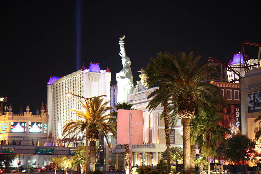 Skyline Photograph - Las Vegas - New York New York Casino - 12122 #1 by DC Photographer