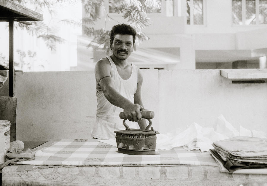Black And White Photograph - Work In Chennai by Shaun Higson