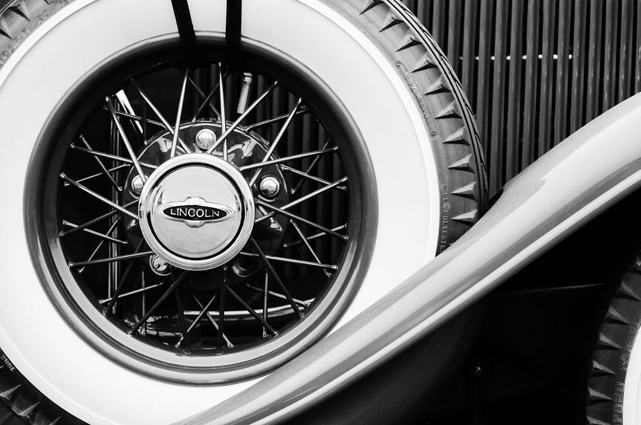 Car Photograph - Lincoln Spare Tire Emblem #1 by Jill Reger