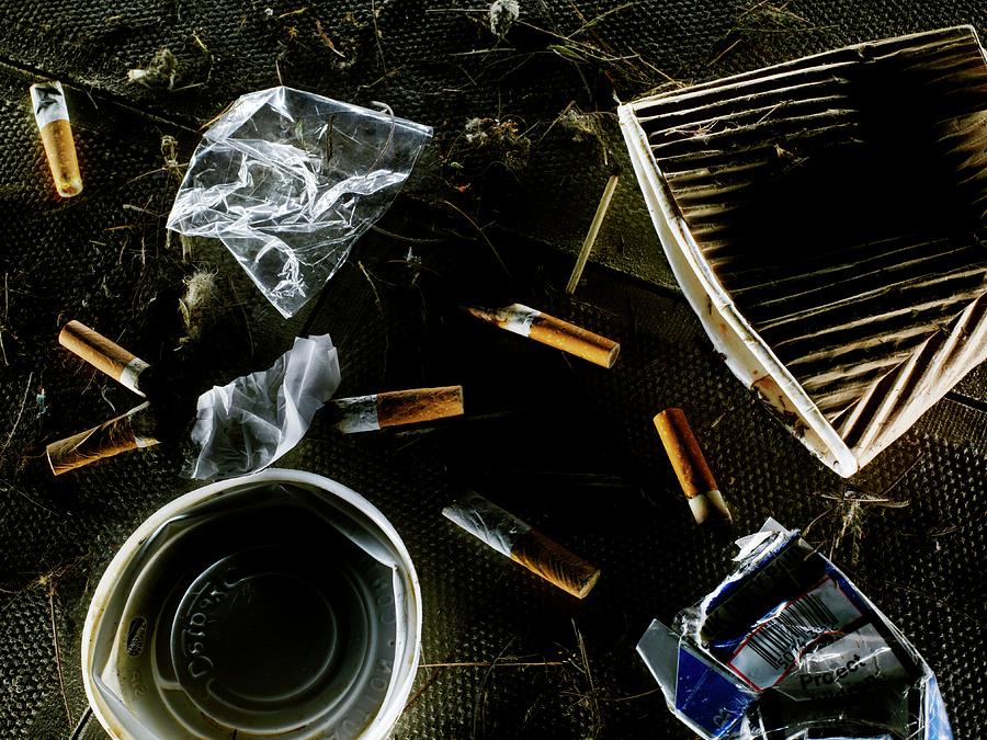 Rubbish Photograph - Litter by Patrick Llewelyn-davies/science Photo Library Rubbish Photograph - Litter by Patrick Llewelyn-davies/science Photo Library