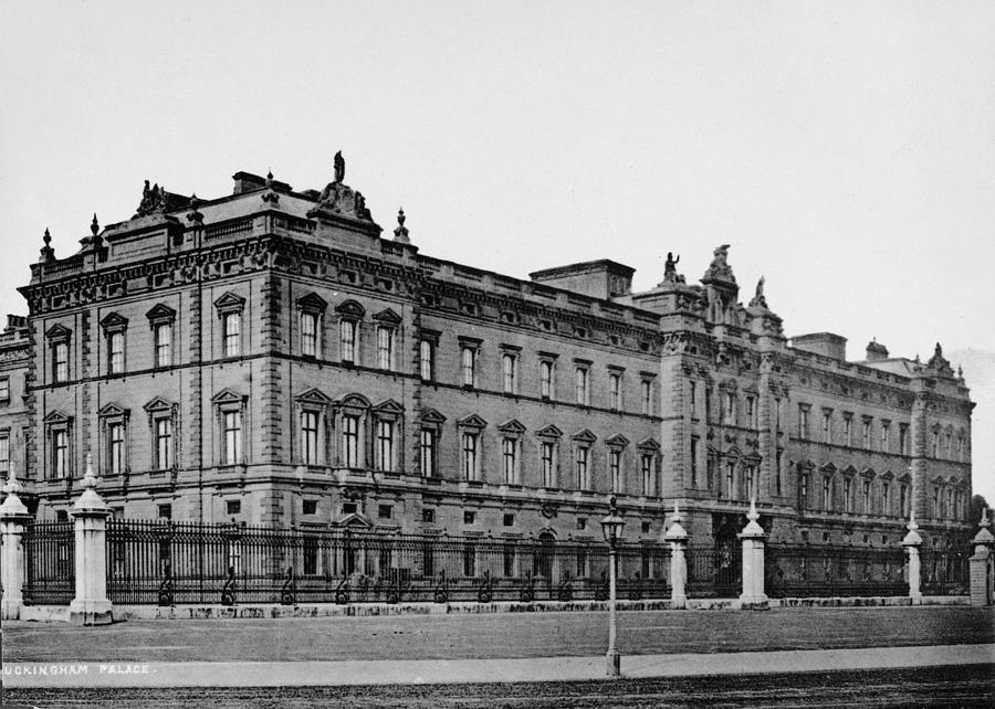 London Buckingham Palace Photograph by Granger