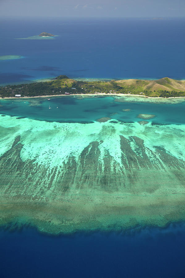 Mana Island And Coral Reef, Mamanuca Photograph by David Wall - Fine ...