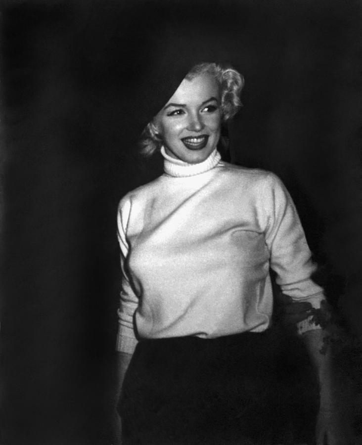Marilyn Monroe Photograph - Marilyn Monroe In Korea #1 by Underwood Archives
