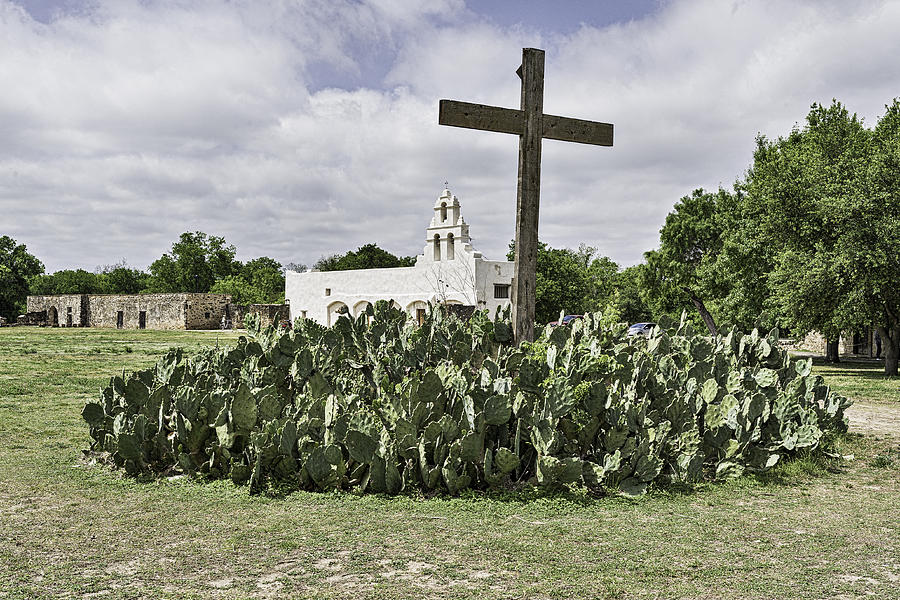 Mission San Juan #1 Photograph by Alan Tonnesen